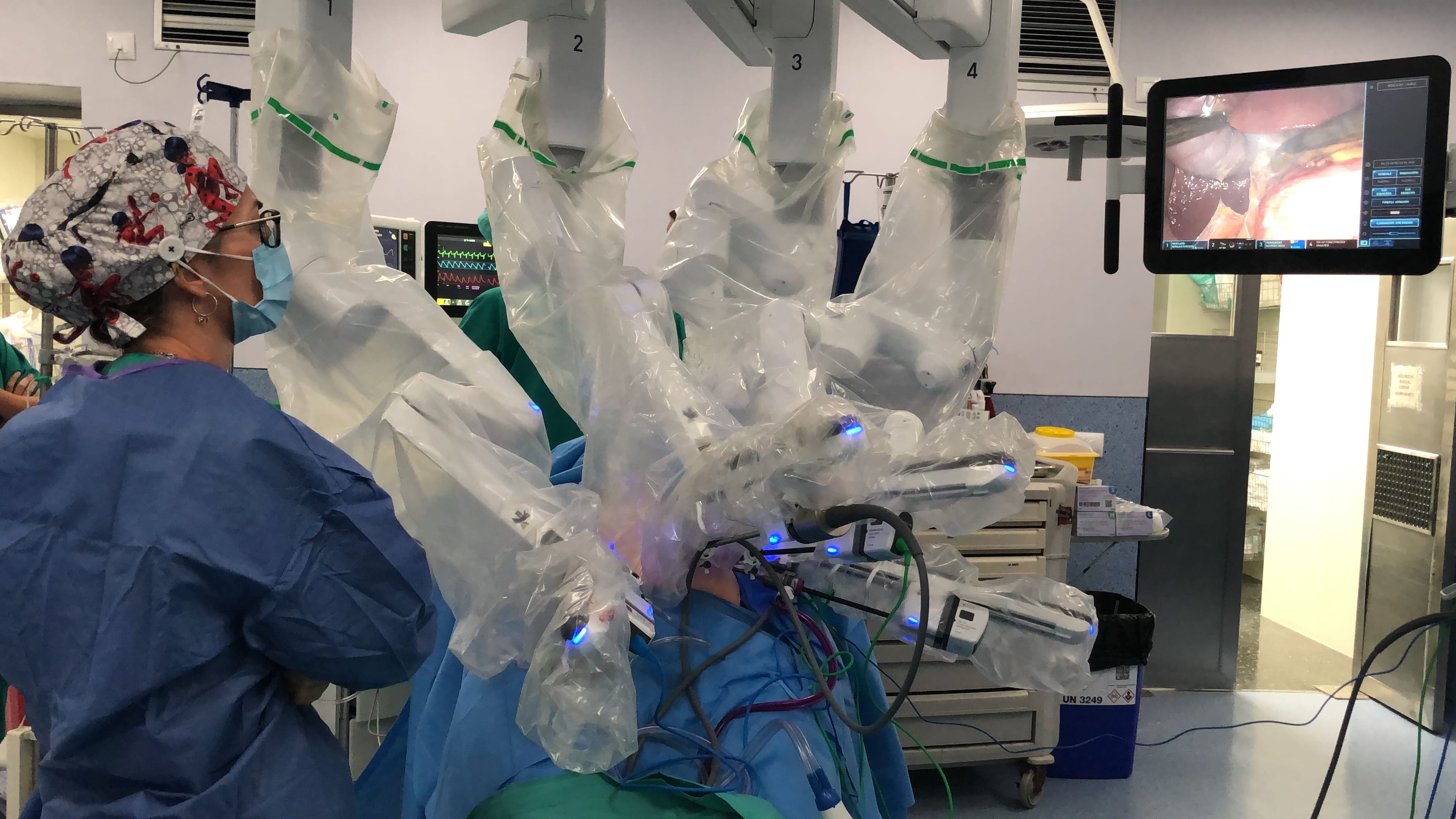 L'Hospital Doctor Peset realitza la seua primera cirurgia robòtica assistida amb el sistema quirúrgic da Vinci